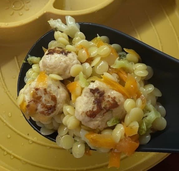 Ptitim with meatballs